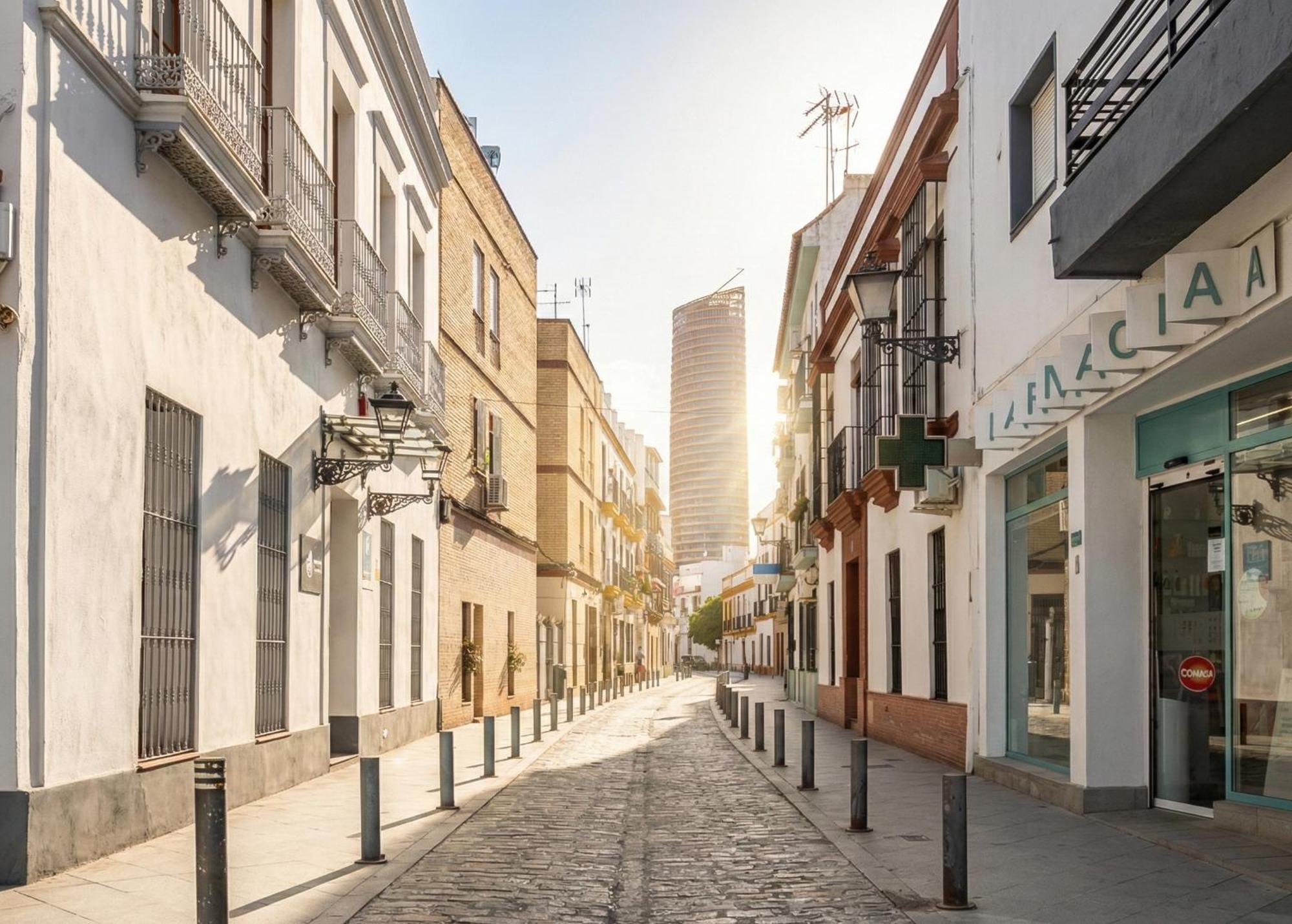 Spacious 2 Bedroom Apt In The Heart Of Triana, Seville